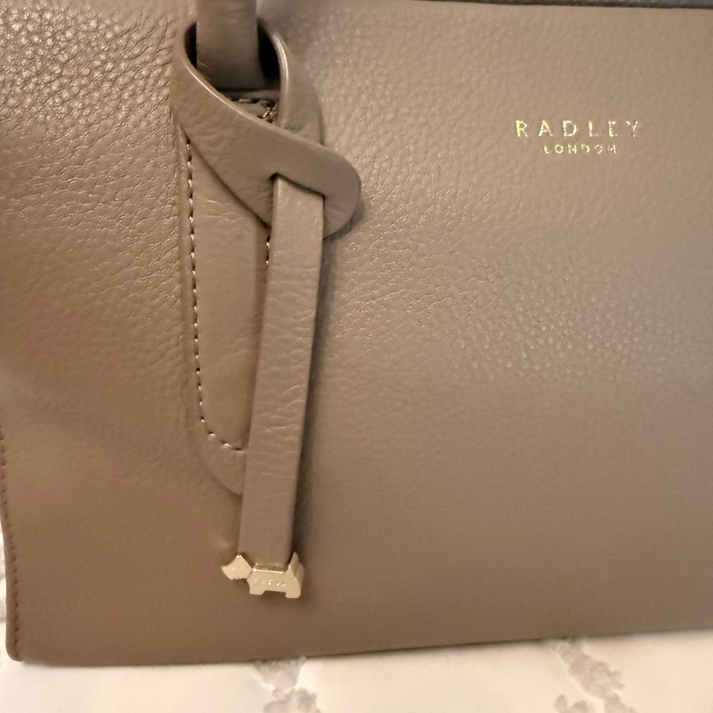 Radley London Arlington court taupe pebbled leather satchel! - Picture 3 of 9